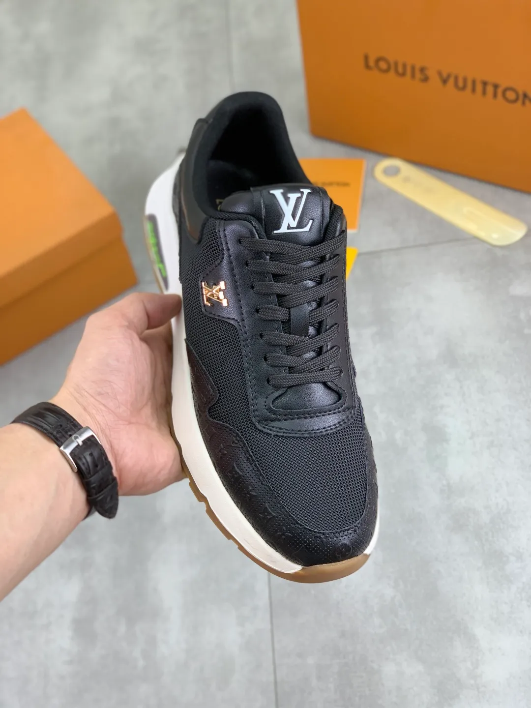 Men's Men's Shoes 💰P440💰【New Style】Yangli🆘 💭💭New model launched【LOUlS VUlTTON】Louis Vuitton's new low-top men's shoes, high quality, support inspection! This style comes from Italy with a variety of styles, very energetic and creative, giving people a comfortable and atmospheric visual impact❗Synchronization, the upper is made of silk calfskin with original LV, imported soft sheepskin lining🐑Purely hand-stitched; LV original rubber outsole 2️⃣color options available Size: 38~44